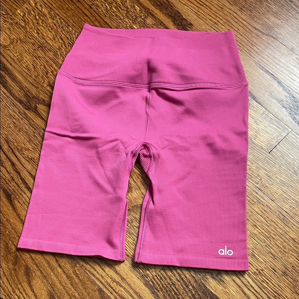 ALO Yoga Fuchsia Activewear